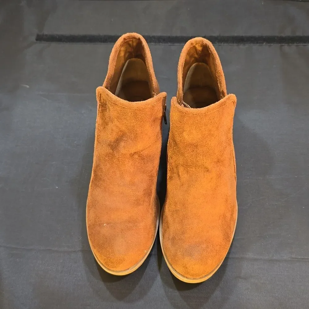 SO LOW BLOCK-HEEL SLIP-ON STYLE BOOTIE